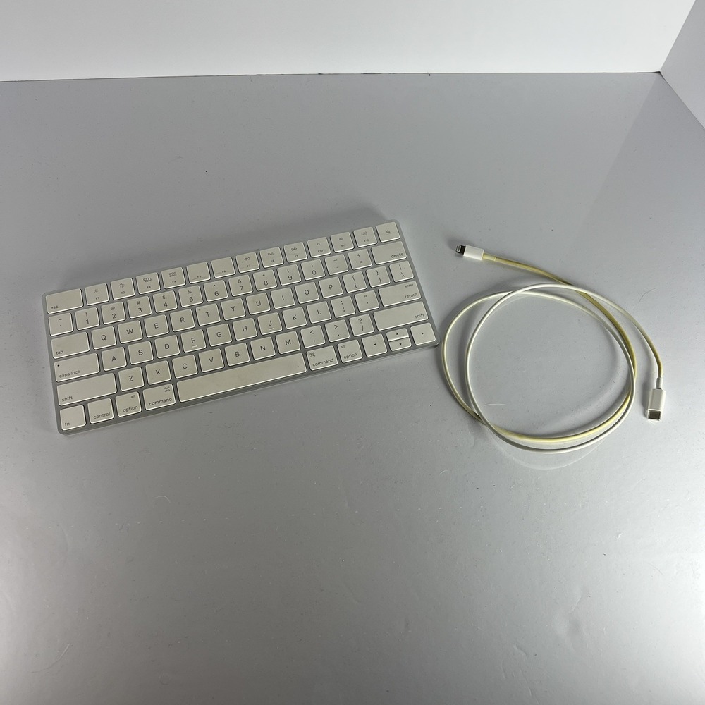 Apple Wireless Magic Keyboard 2 w/ Lightning Connector & Cable GUC